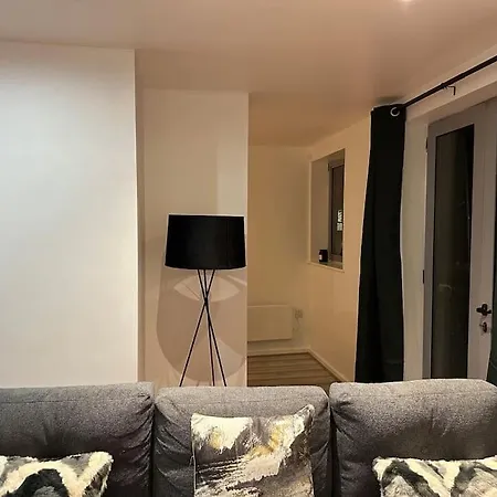 Deluxe Riverside Centre Sleeps 4