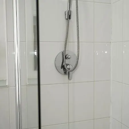 Deluxe Riverside Centre Sleeps 4 Apartment Leeds (West Yorkshire)