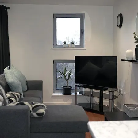 Deluxe Riverside Centre Sleeps 4 Apartment *