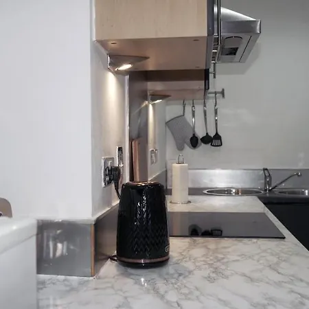 Deluxe Riverside Centre Sleeps 4 Apartment